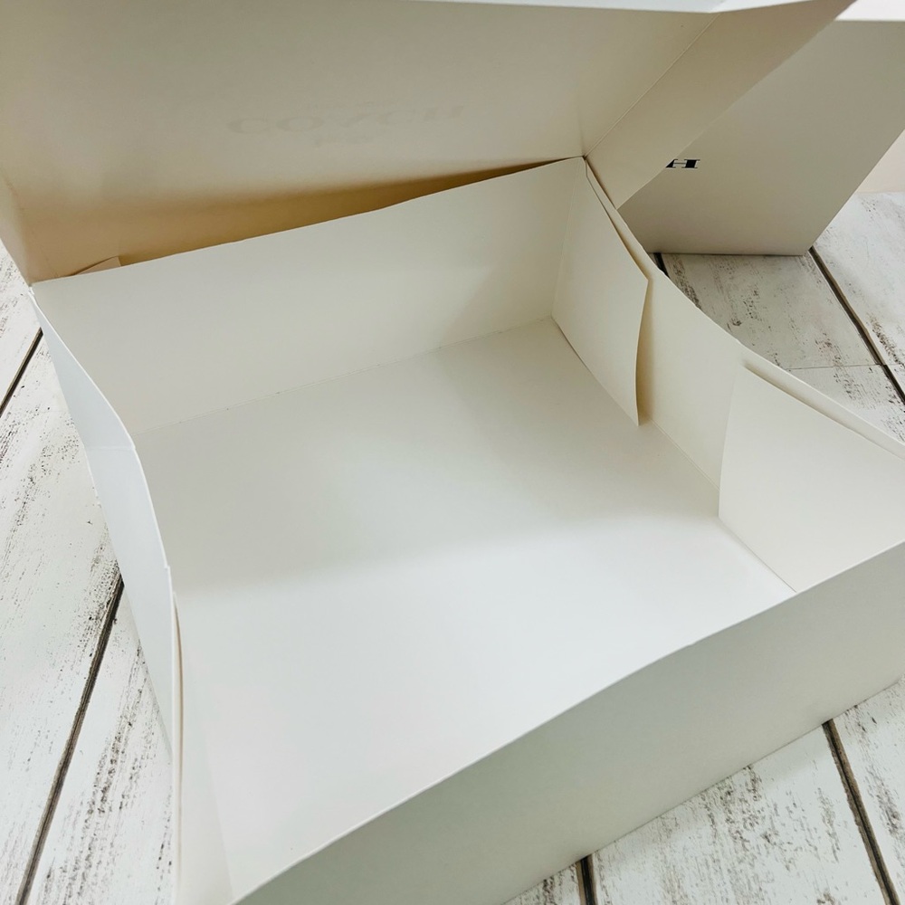 Coach White Gift Box and Tissue Paper Bundle Gift Wrap - Picture 4 of 11